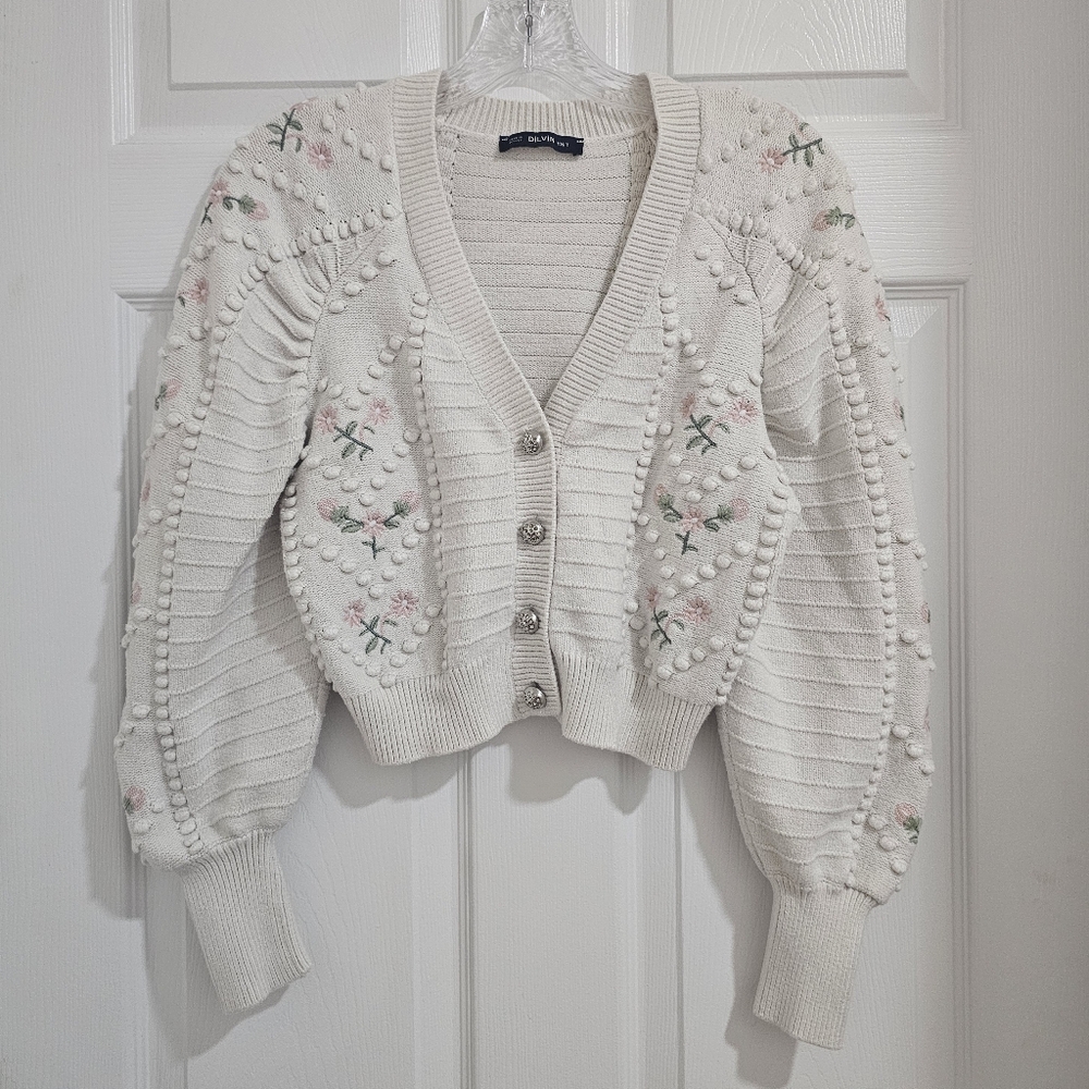 DILVIN KNIT Floral Embroidered Cream Cardigan